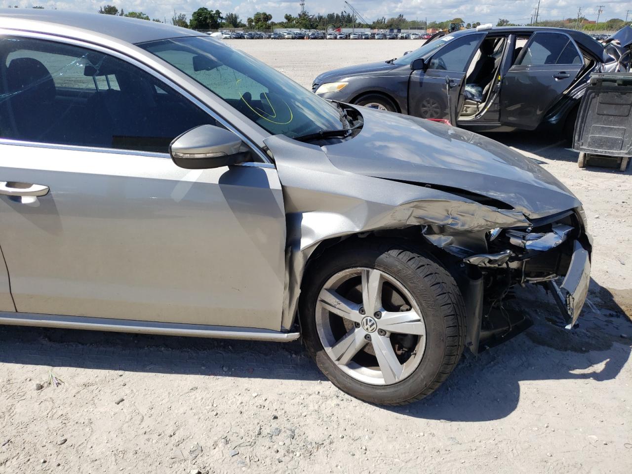Photo 9 from auction – 2012 VOLKSWAGEN PASSAT SE with VIN 1VWBH7A39CC016989