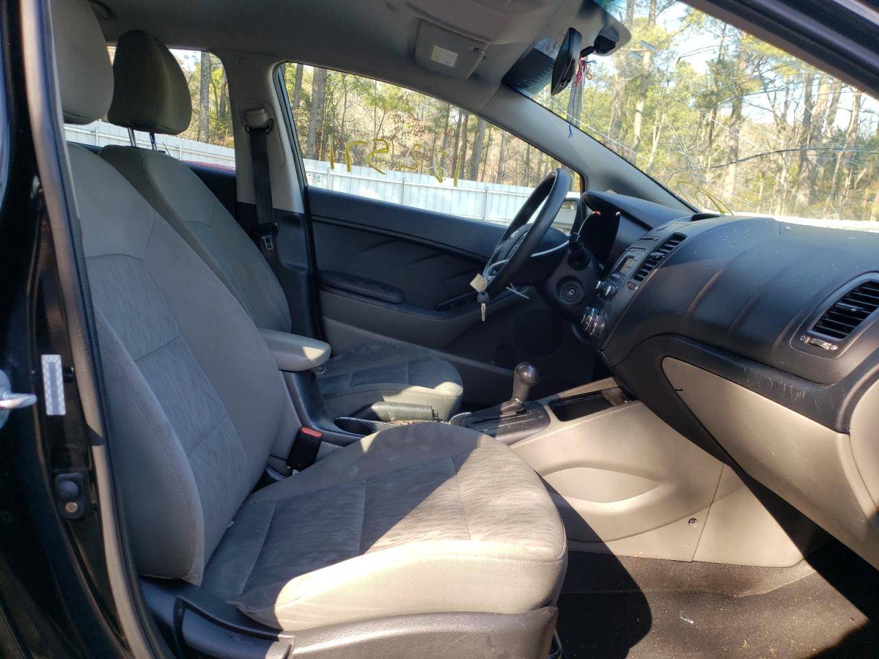 Photo 5 from auction – 2015 KIA FORTE LX with VIN KNAFK4A63F5321389