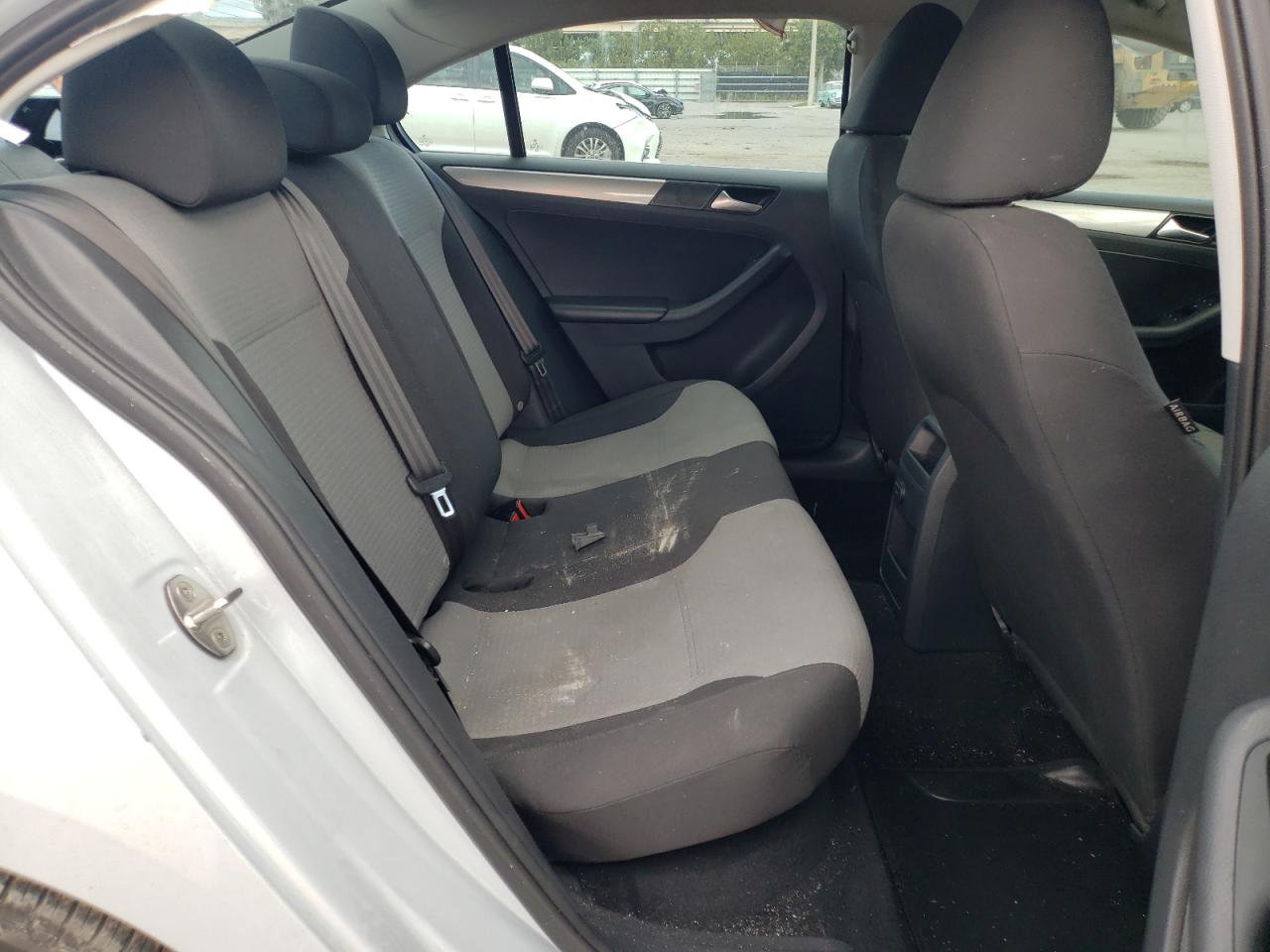 Photo 6 from auction – 2017 VOLKSWAGEN JETTA S with VIN 3VW2B7AJ5HM329124
