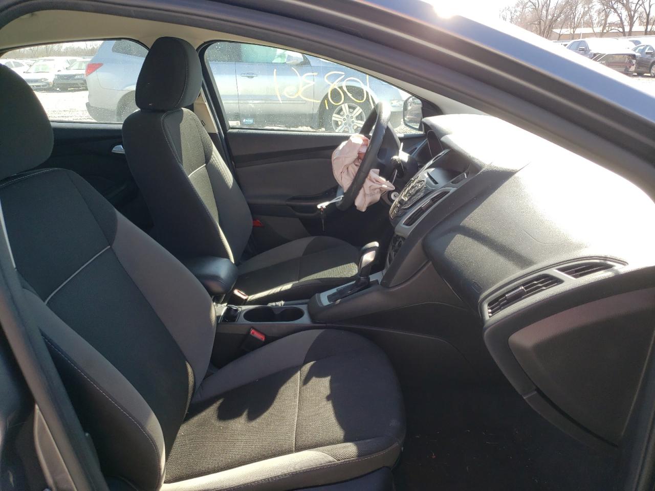 Foto 5 de la subasta – 2014 FORD FOCUS SE con VIN 1FADP3K20EL196496
