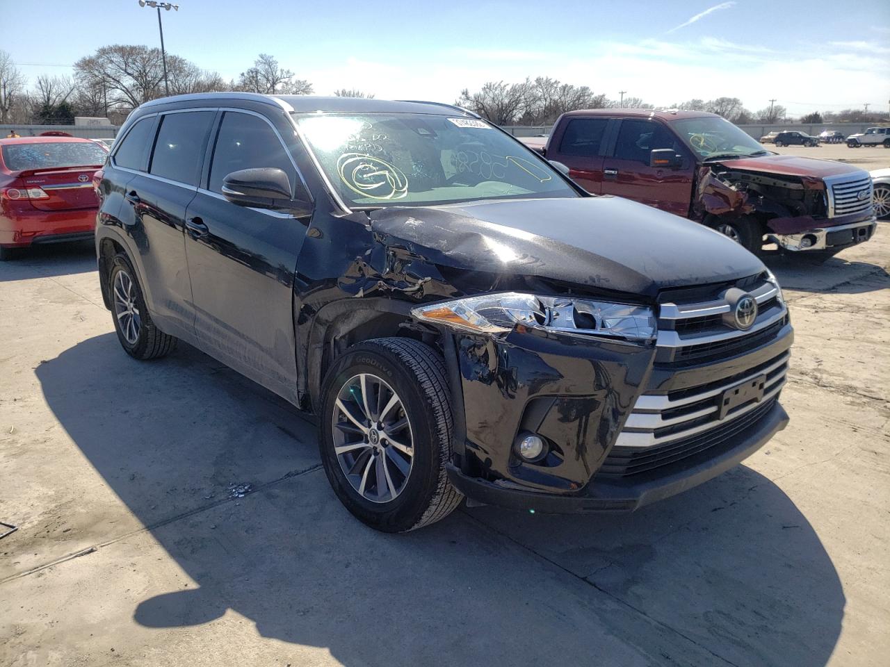TOYOTA HIGHLANDER 2018 with VIN 5TDJZRFH0JS539759 - Photo from auction