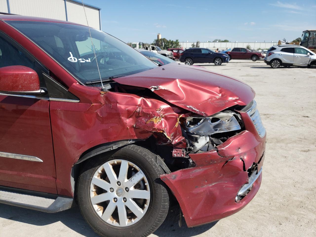 Photo 9 from auction – 2014 CHRYSLER TOWN & COU with VIN 2C4RC1BGXER192152