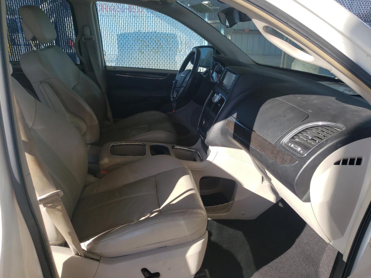 Photo 5 from auction – 2011 CHRYSLER TOWN & COU with VIN 2A4RR6DG0BR698264