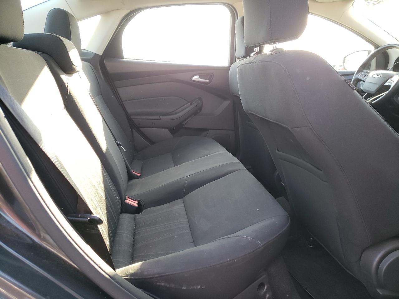 Photo 6 from auction – 2015 FORD FOCUS SE with VIN 1FADP3FE4FL256625
