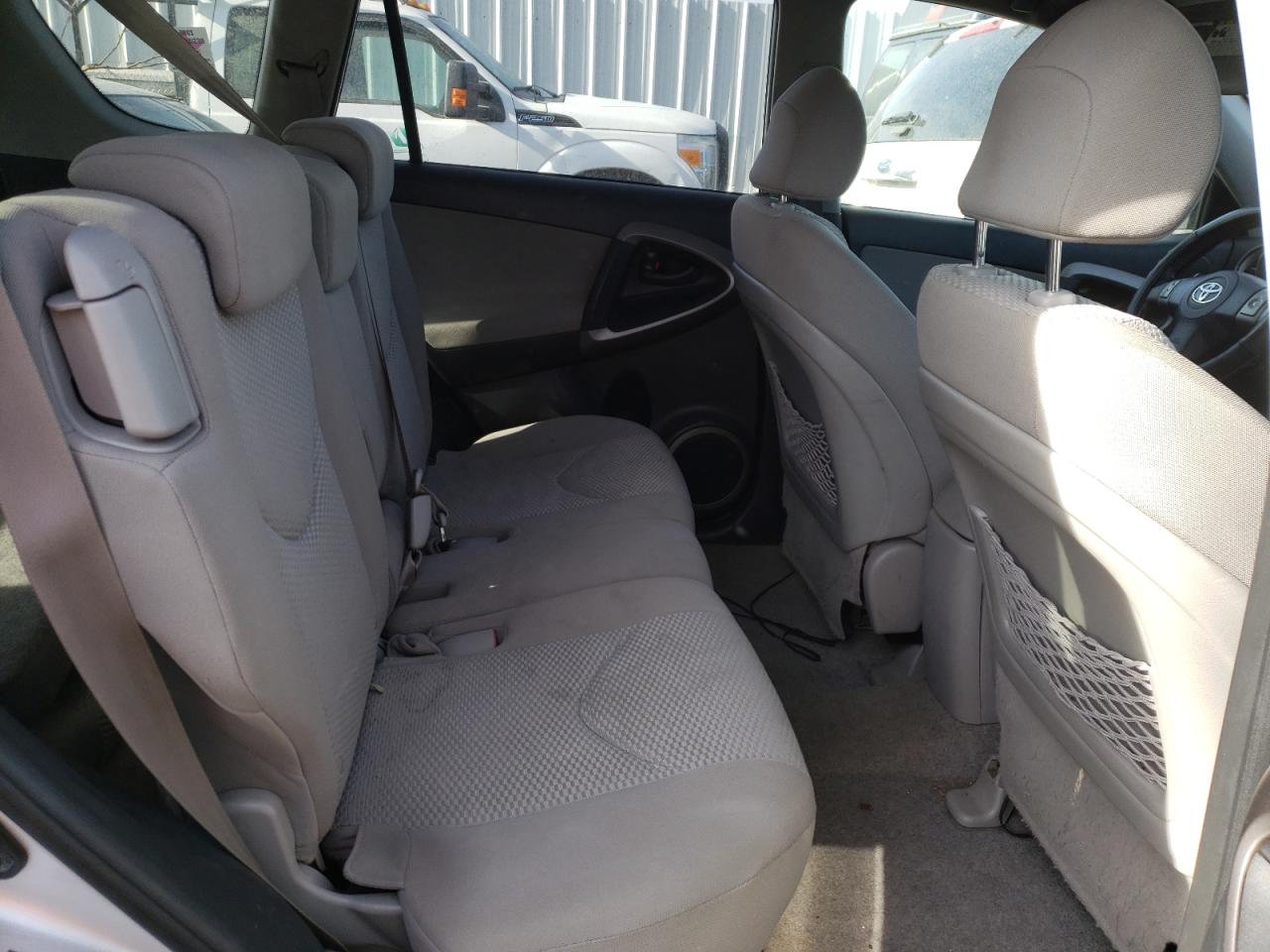 Photo 6 from auction – 2007 TOYOTA RAV4 with VIN JTMBK34V475020209