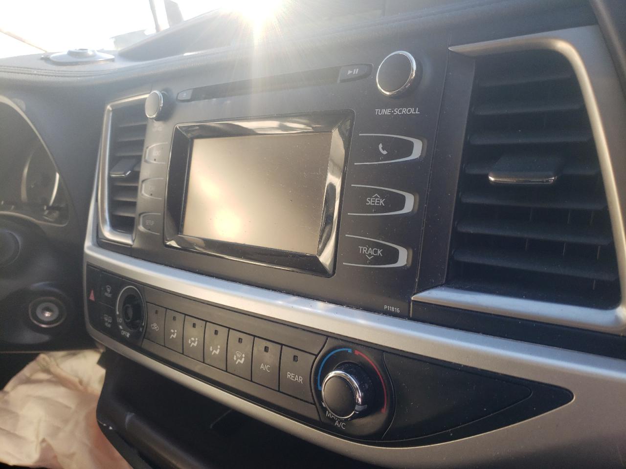 Zdjęcie 9 z aukcji – 2019 TOYOTA HIGHLANDER z VIN 5TDBZRFH2KS705608