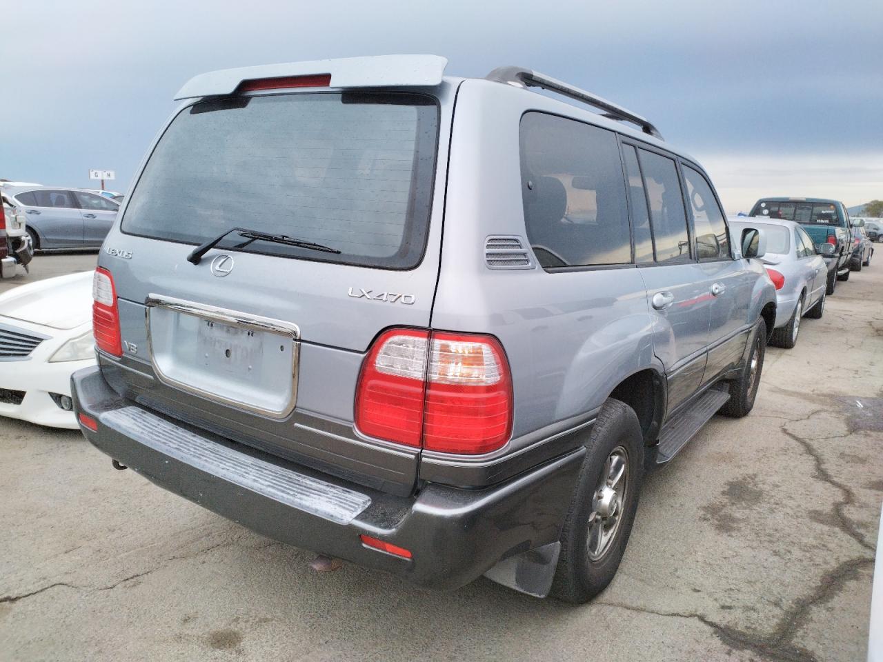 Photo 4 from auction – 2002 LEXUS LX 470 with VIN JTJHT00W023519756