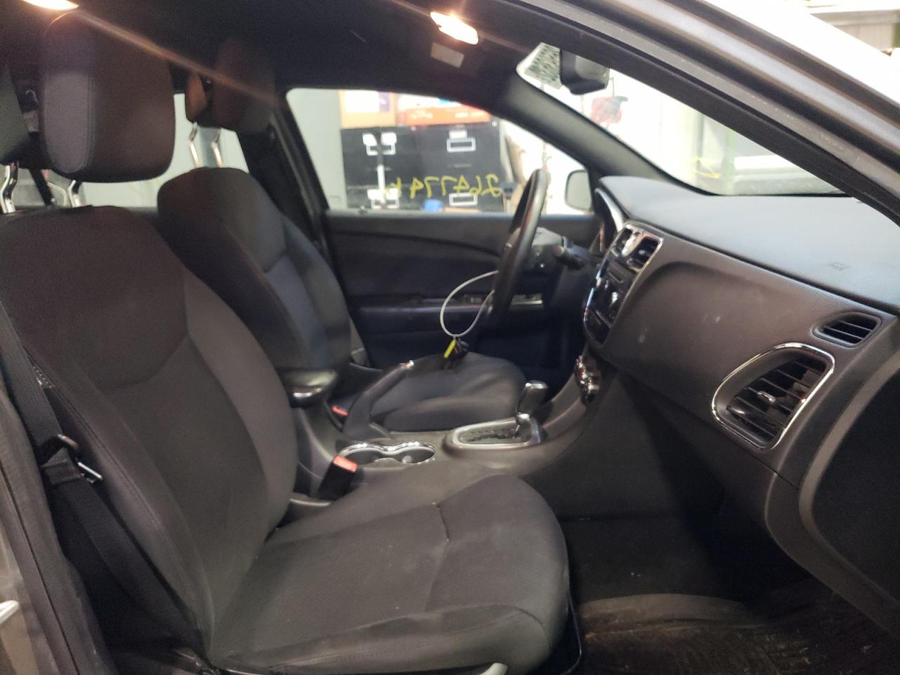 Photo 5 from auction – 2013 CHRYSLER 200 LX with VIN 1C3CCBAB8DN553055