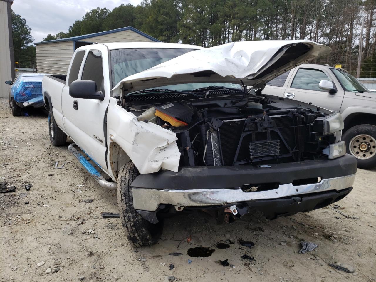 CHEVROLET silverado 2004 with VIN 1GCHC29U14E293668 - Photo from auction
