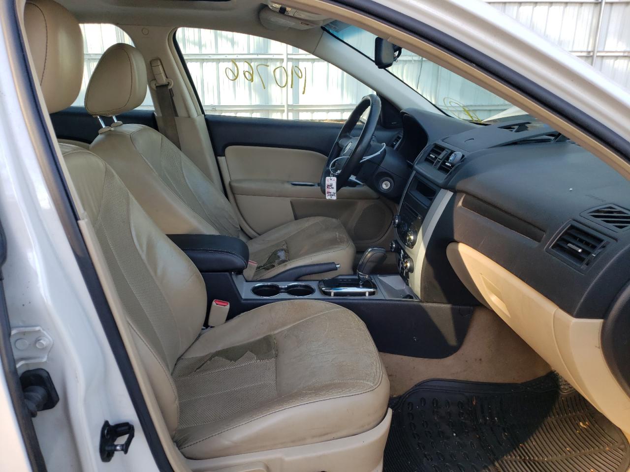 Photo 5 from auction – 2010 MERCURY MILAN PREM with VIN 3MEHM0JG1AR633870