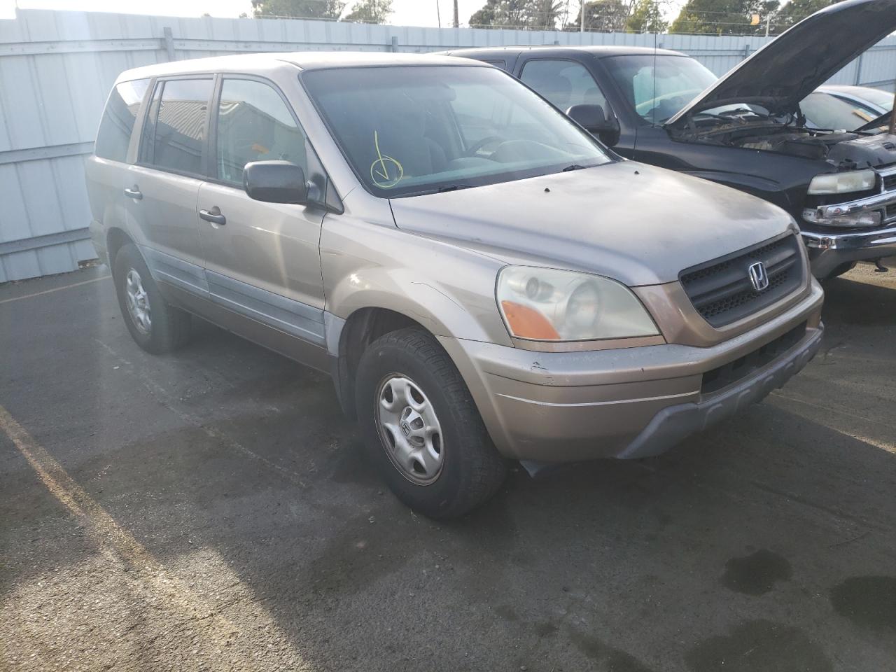 HONDA PILOT 2004 with VIN 2HKYF18114H550739 - Photo from auction