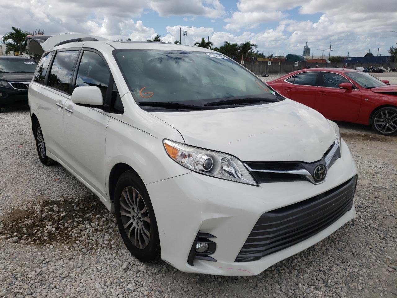 TOYOTA SIENNA XLE 2018 with VIN 5TDYZ3DC6JS958105 - Photo from auction
