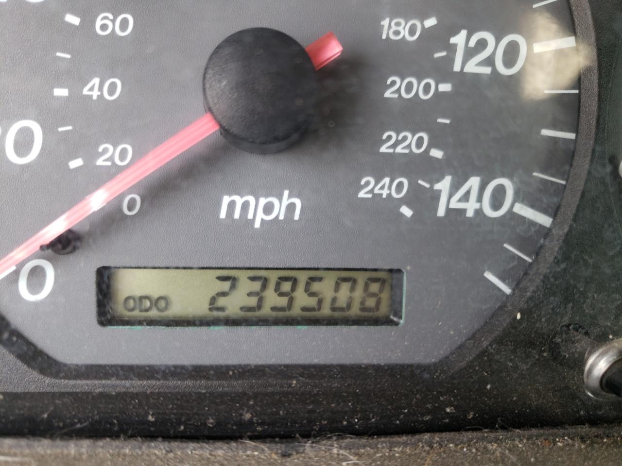 Photo 8 from auction – 2002 MAZDA 626 LX with VIN 1YVGF22C825279696