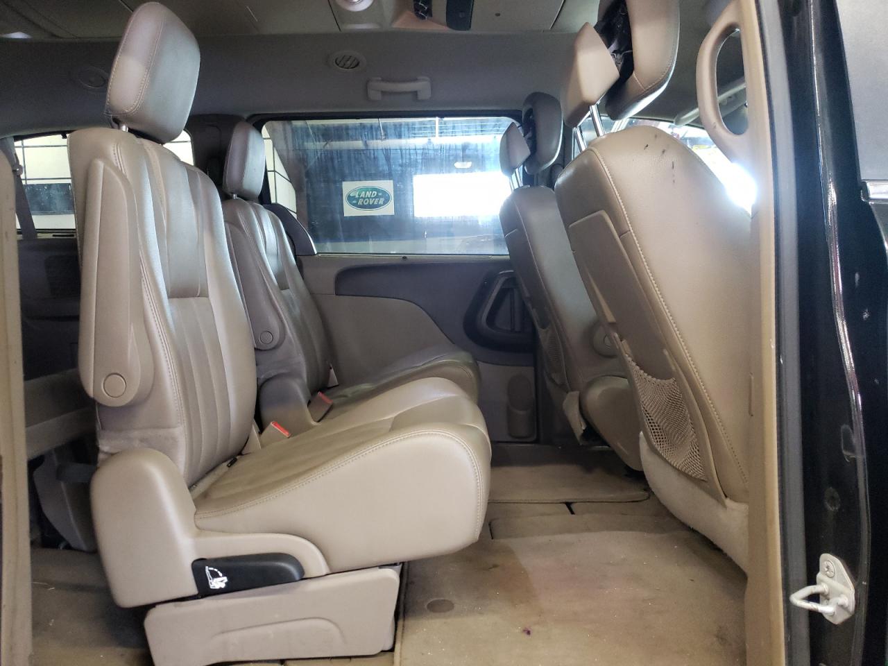Photo 6 from auction – 2014 CHRYSLER TOWN & COU with VIN 2C4RC1BG9ER233774