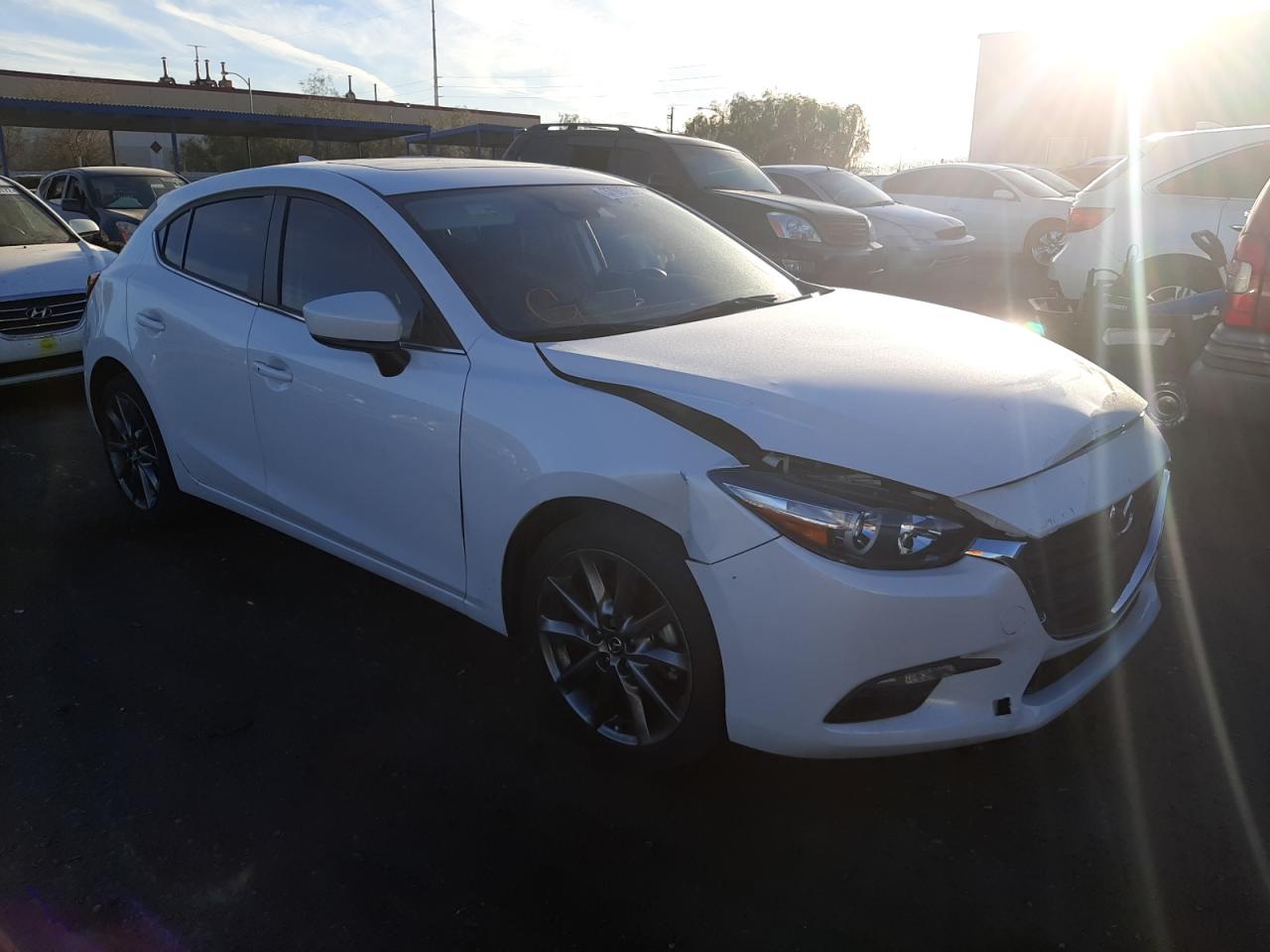 Photo 1 from auction – 2018 MAZDA 3 TOURING with VIN 3MZBN1L39JM245817