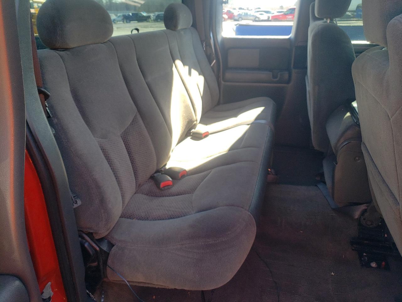 صورة رقم 6 من المزاد - 2004 CHEVROLET SILVERADO مع VIN 2GCEK19V141106648