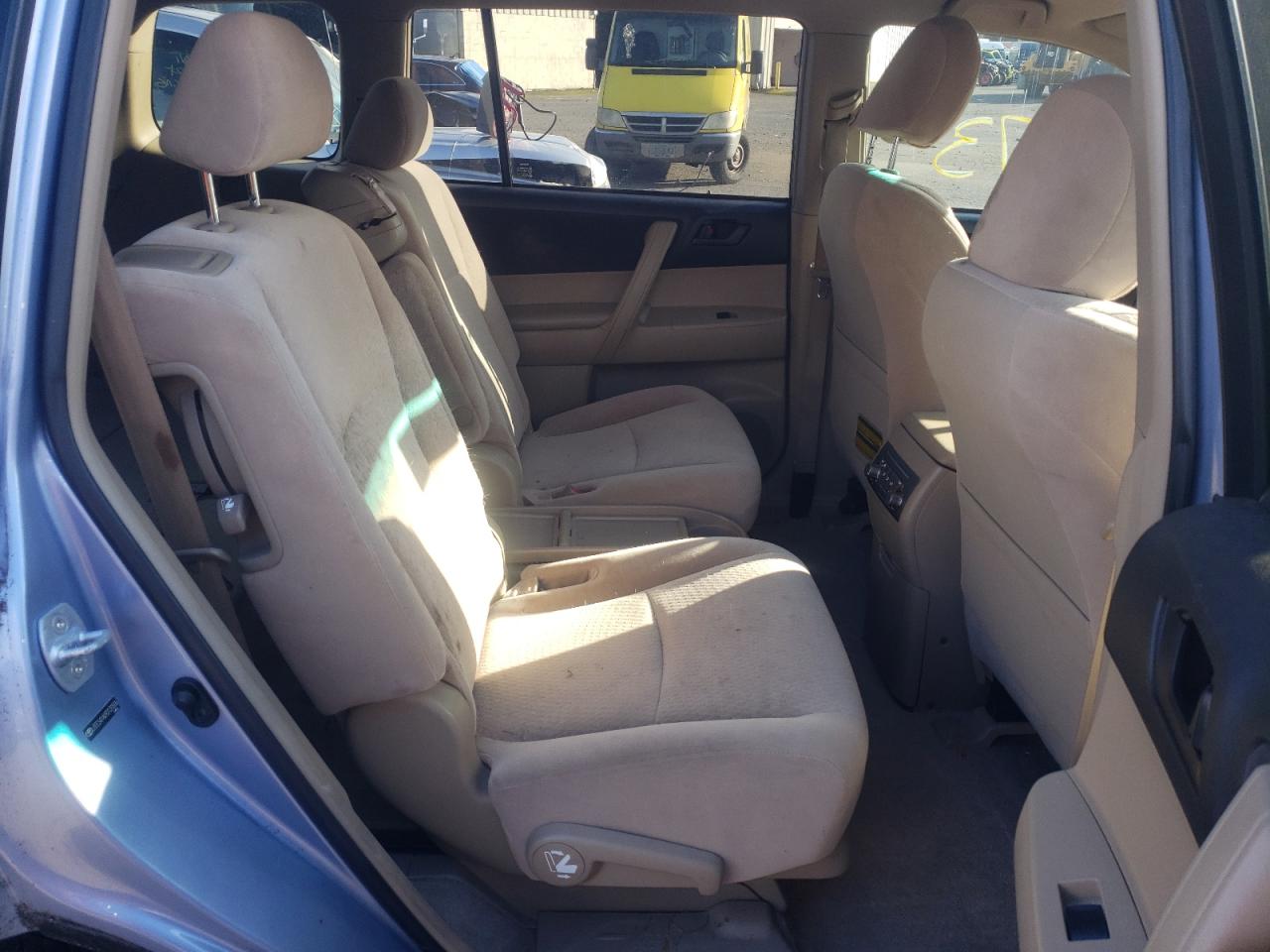 Photo 6 from auction – 2009 TOYOTA HIGHLANDER with VIN JTEES41A092131876
