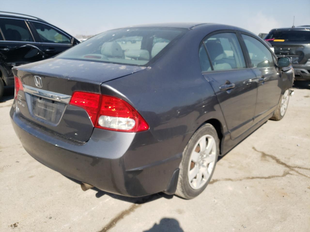 Zdjęcie 4 z aukcji – 2011 HONDA CIVIC LX z VIN 19XFA1F52BE015903