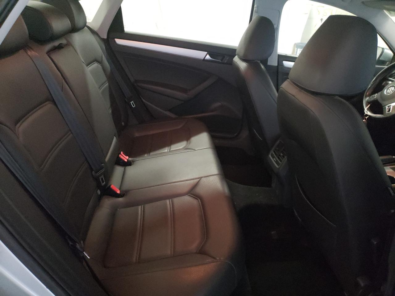 Photo 6 from auction – 2013 VOLKSWAGEN PASSAT SE with VIN 1VWBP7A33DC095970
