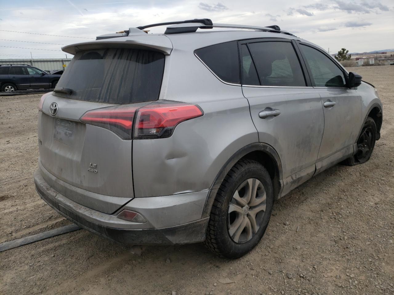 Photo 4 from auction – 2018 TOYOTA RAV4 LE with VIN 2T3BFREV7JW720473
