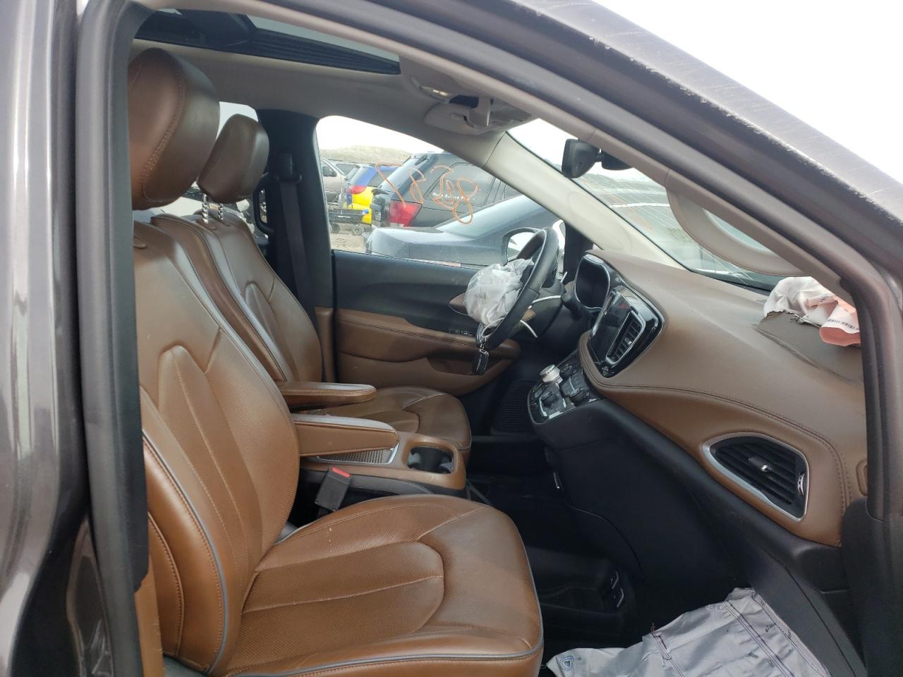 Photo 5 from auction – 2017 CHRYSLER PACIFICA L with VIN 2C4RC1GG0HR709133