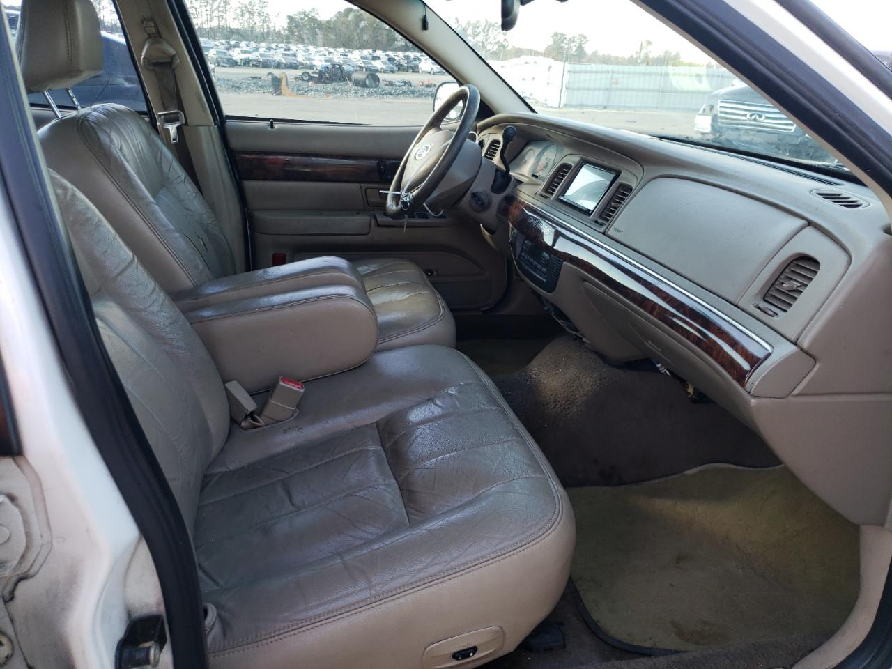 Photo 5 from auction – 2004 MERCURY GRAND MARQ with VIN 2MEFM75W34X638236