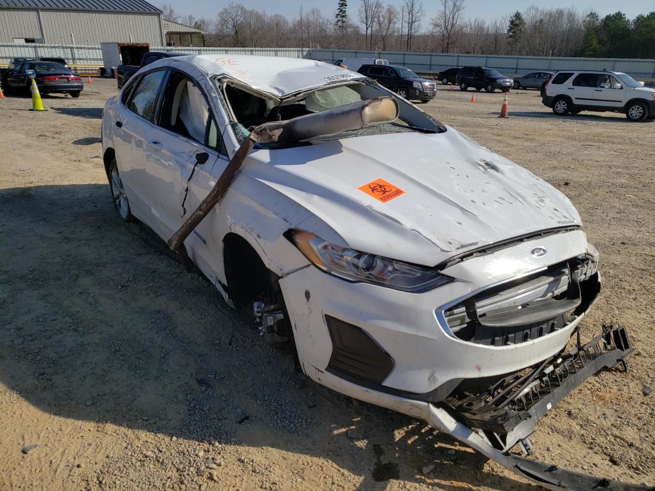 FORD FUSION SE 2019 with VIN 3FA6P0LU0KR205072 - Photo from auction