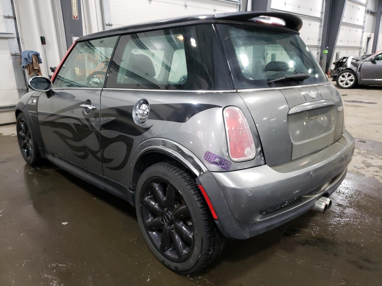 Photo 3 from auction – 2005 MINI COOPER S with VIN WMWRE33475TD96331