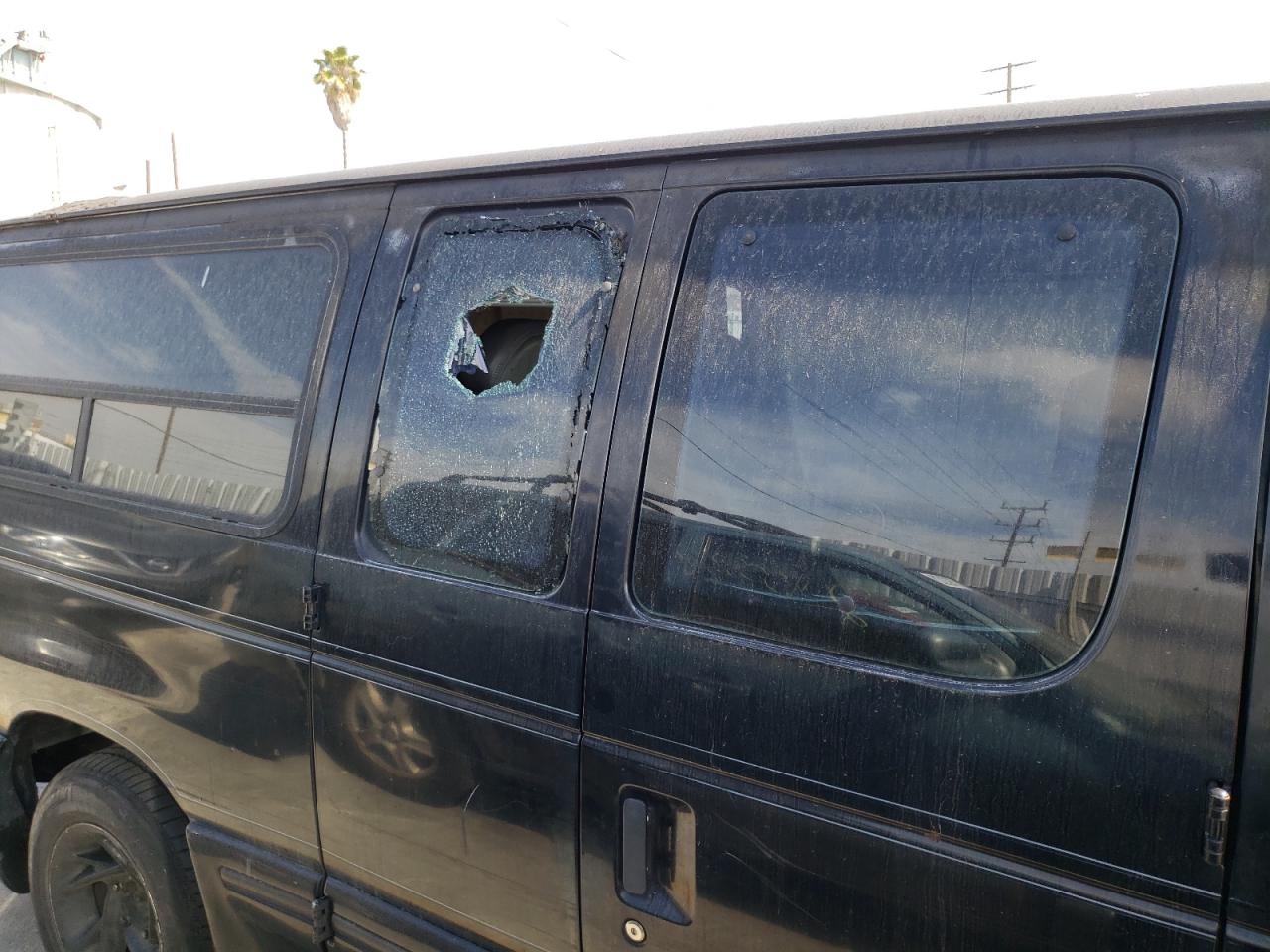 Photo 9 from auction – 1999 FORD ECONOLINE with VIN 1FDRE14L2XHB04113