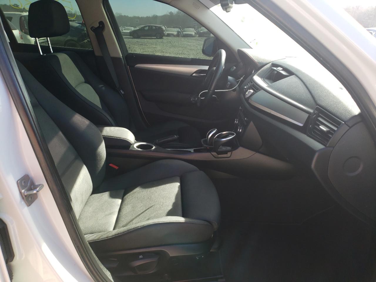Photo 5 from auction – 2015 BMW X1 SDRIVE2 with VIN WBAVM1C59FVW57296