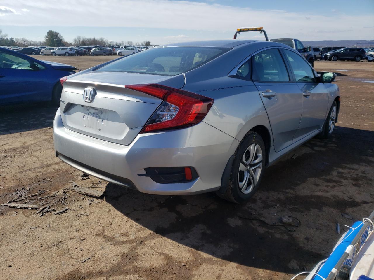 Photo 4 from auction – 2018 HONDA CIVIC LX with VIN 19XFC2F50JE036666