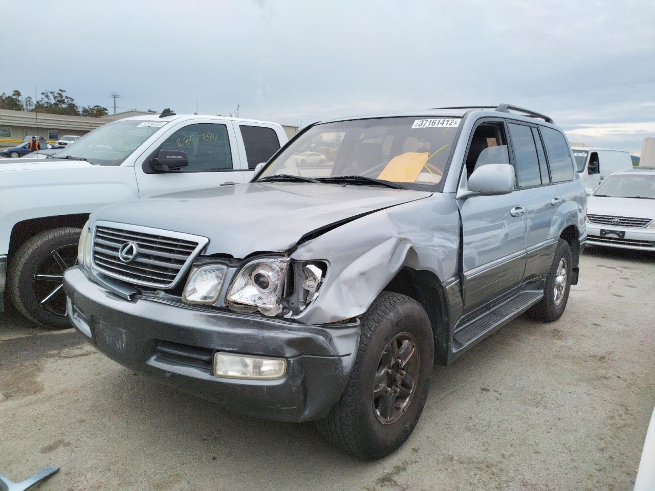 Photo 2 from auction – 2002 LEXUS LX 470 with VIN JTJHT00W023519756