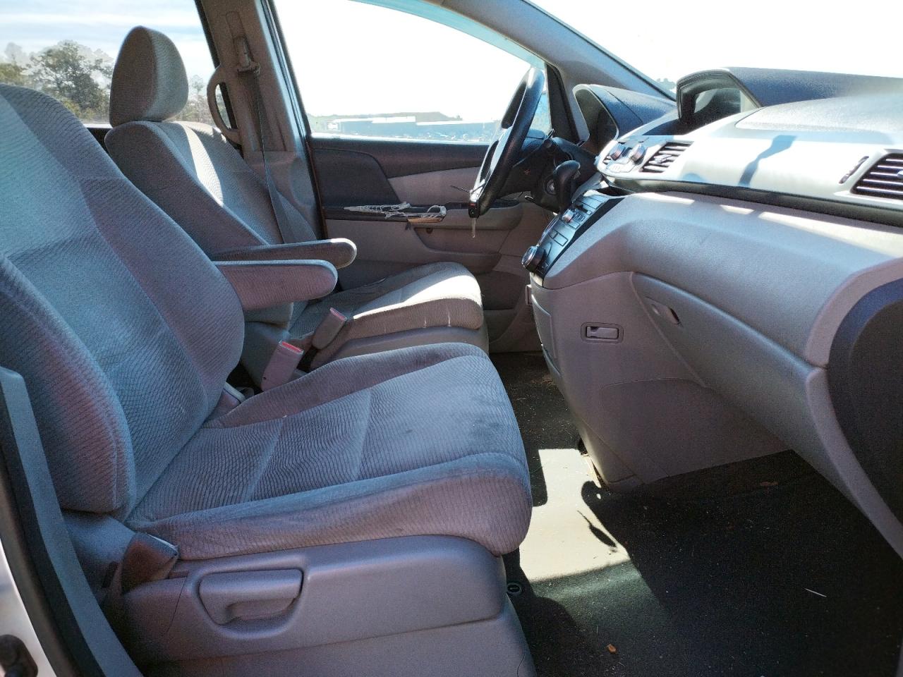 Photo 5 from auction – 2011 HONDA ODYSSEY LX with VIN 5FNRL5H28BB069637
