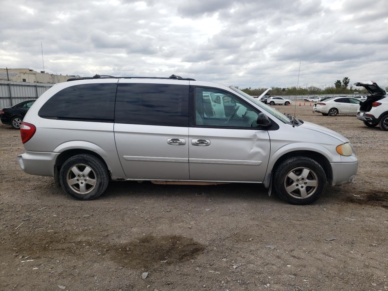 Photo 9 from auction – 2005 DODGE GRAND CARA with VIN 2D4GP44L05R396176