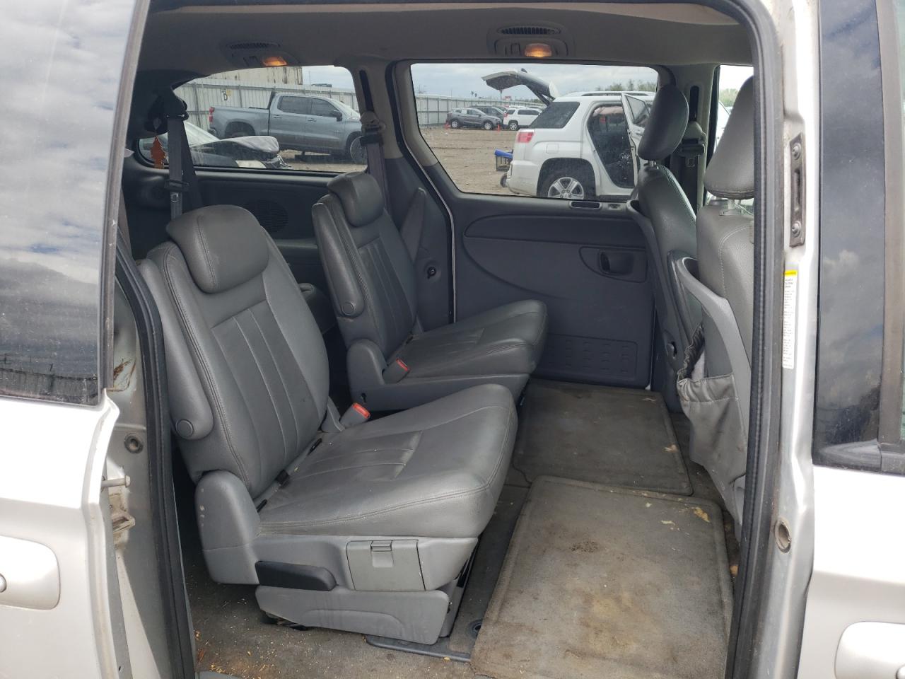 Photo 6 from auction – 2005 DODGE GRAND CARA with VIN 2D4GP44L05R396176