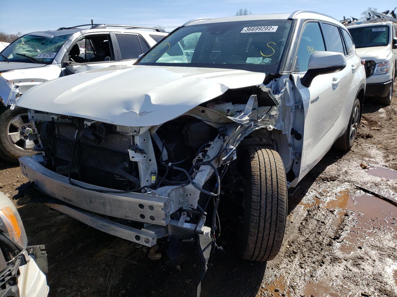 Photo 2 from auction – 2021 TOYOTA HIGHLANDER with VIN 5TDHBRCH7MS522744