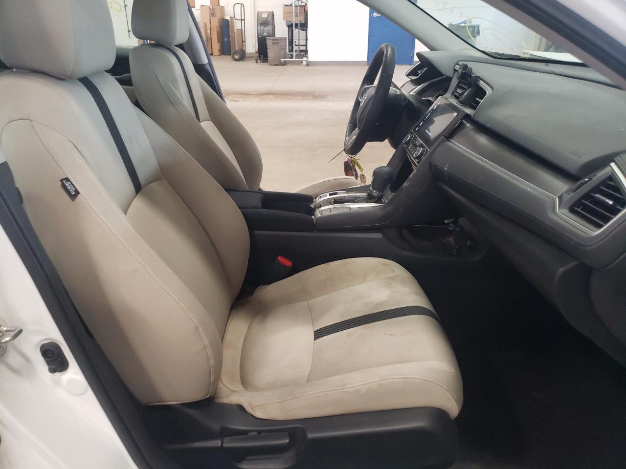 Photo 5 from auction – 2017 HONDA CIVIC EX with VIN 19XFC2F71HE013960