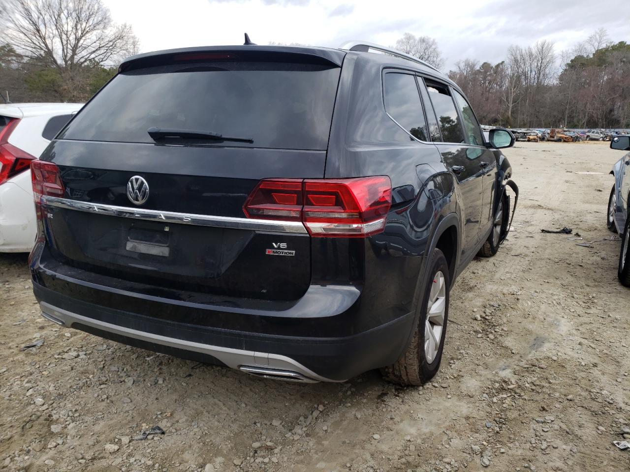 Photo 4 from auction – 2019 VOLKSWAGEN ATLAS SE with VIN 1V2LR2CA4KC575429