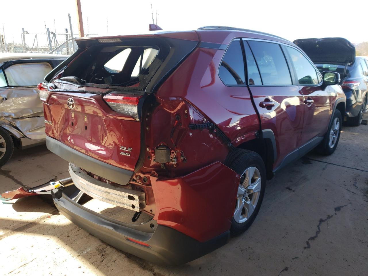 Photo 4 from auction – 2019 TOYOTA RAV4 XLE with VIN JTMP1RFV3KJ009601
