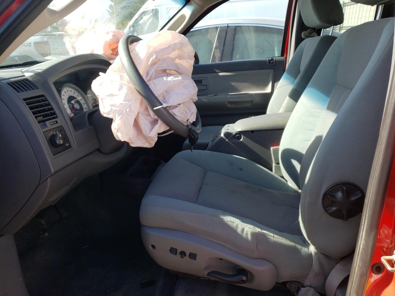 Photo 5 from auction – 2005 DODGE DAKOTA SLT with VIN 1D7HW42N75S199650