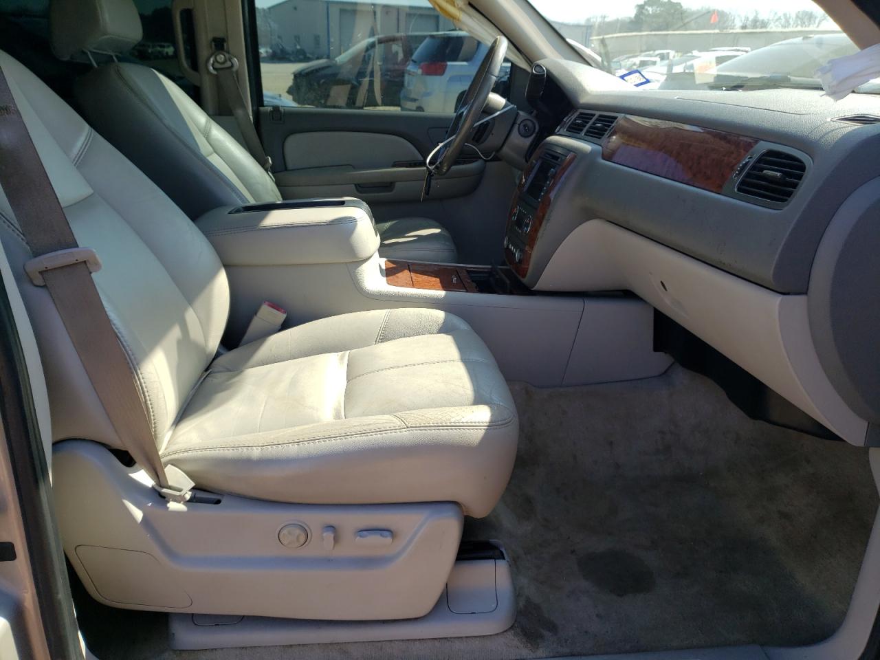 Photo 5 from auction – 2007 CHEVROLET SUBURBAN C with VIN 3GNFC16077G260973