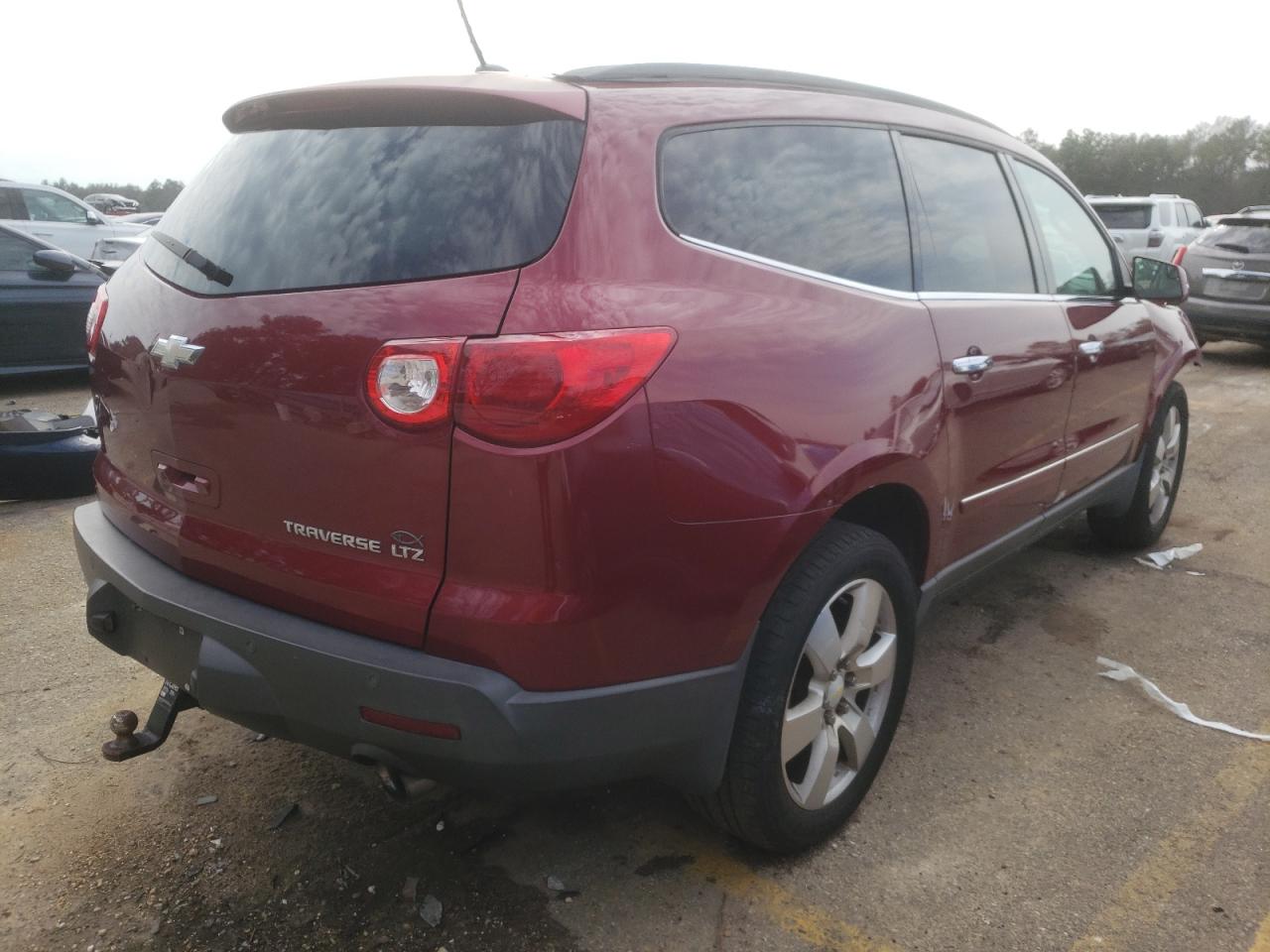 Photo 4 from auction – 2010 CHEVROLET TRAVERSE L with VIN 1GNLRHED9AS135732