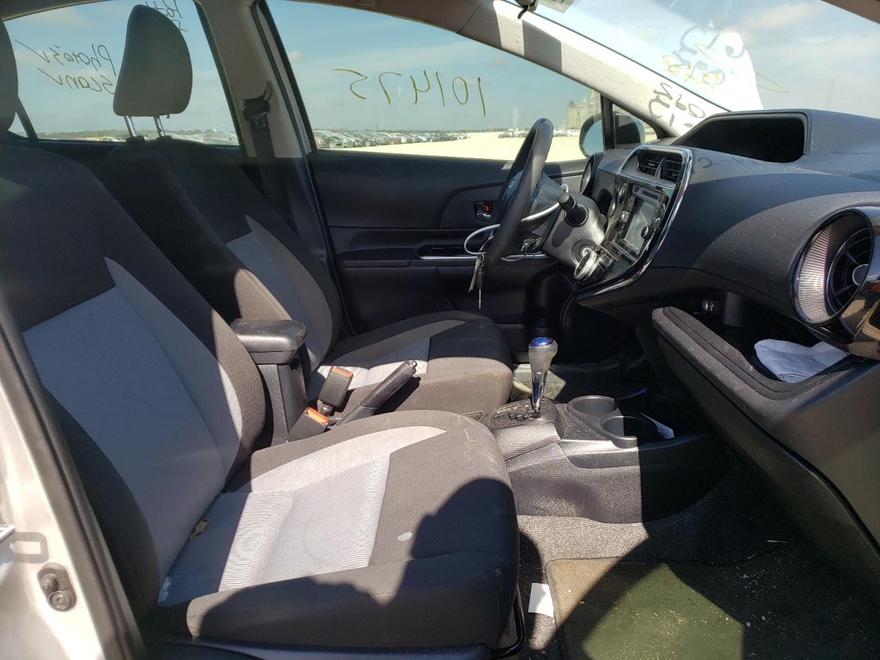 Photo 5 from auction – 2018 TOYOTA PRIUS C with VIN JTDKDTB33J1612095