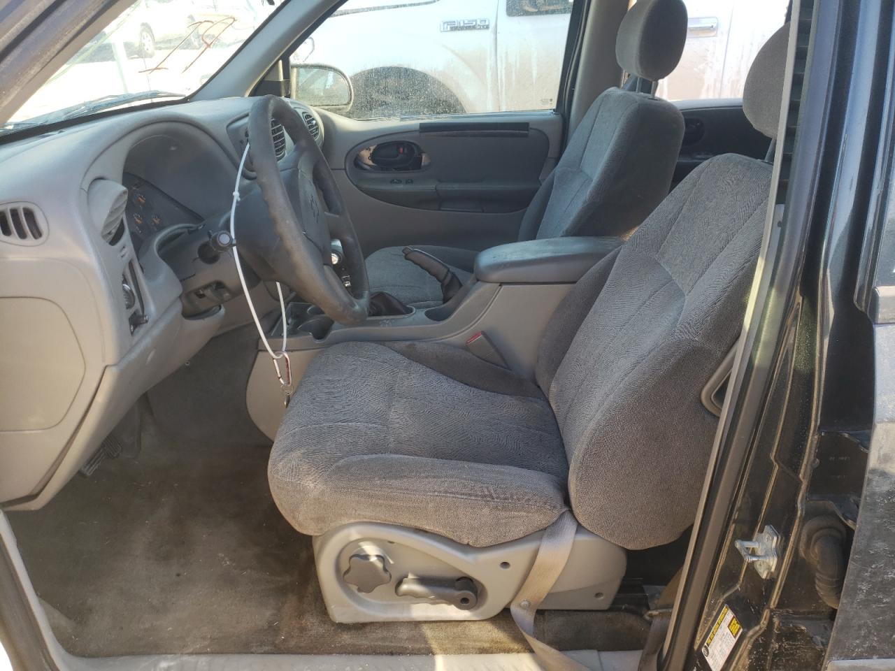 Photo 5 from auction – 2004 CHEVROLET TRAILBLAZE with VIN 1GNDS13S742353643