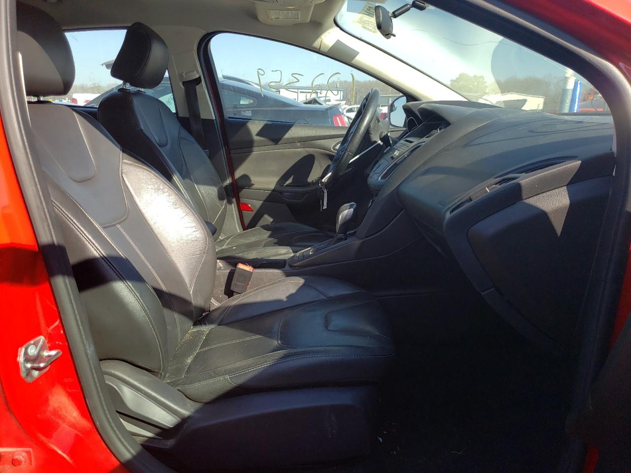 Photo 5 from auction – 2016 FORD FOCUS SE with VIN 1FADP3F27GL332846
