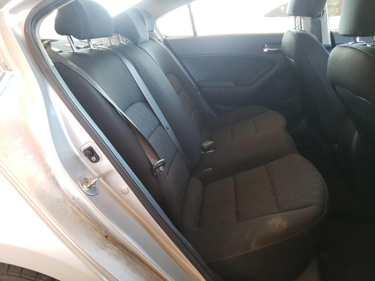 Photo 6 from auction – 2016 KIA FORTE LX with VIN KNAFK4A61G5588936