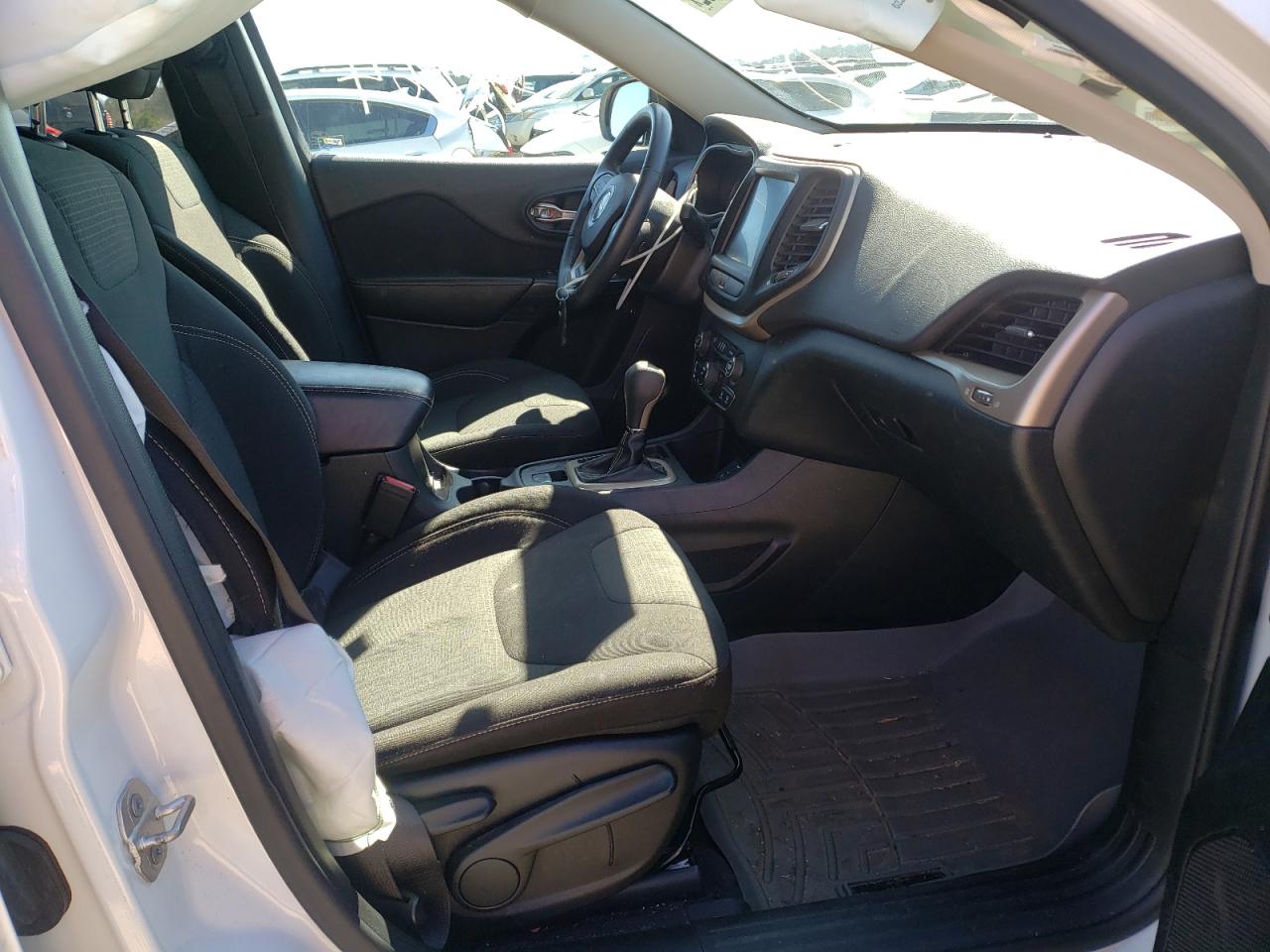 Photo 5 from auction – 2016 JEEP CHEROKEE L with VIN 1C4PJLCS6GW189884