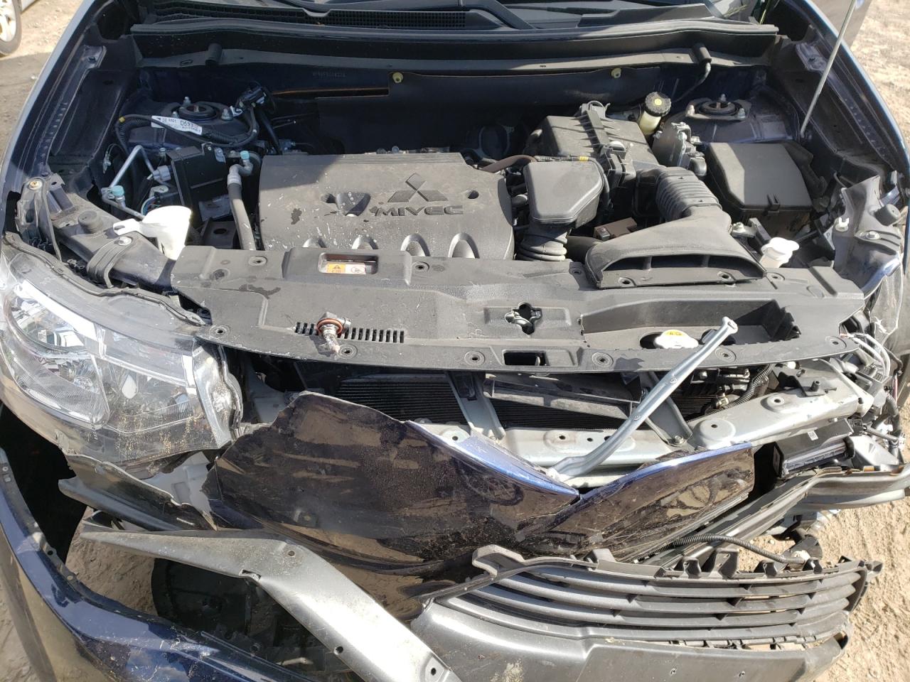 Photo 7 from auction – 2015 MITSUBISHI OUTLANDER with VIN JA4AD3A36FZ008203