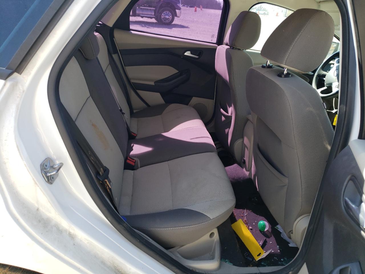 Foto 6 de la subasta – 2014 FORD FOCUS SE con VIN 1FADP3K29EL296080
