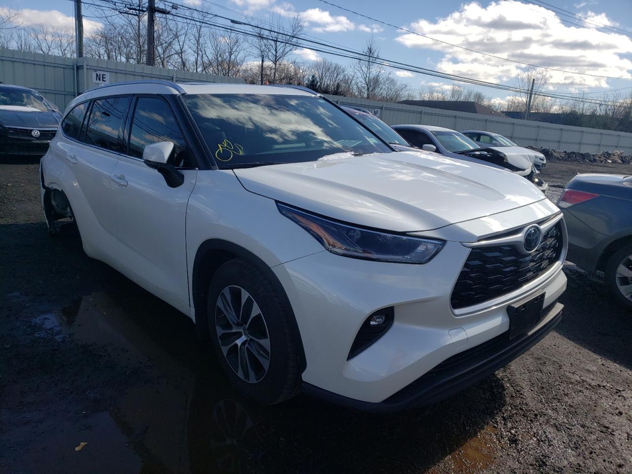 TOYOTA HIGHLANDER 2021 with VIN 5TDGZRBH2MS540271 - Photo from auction
